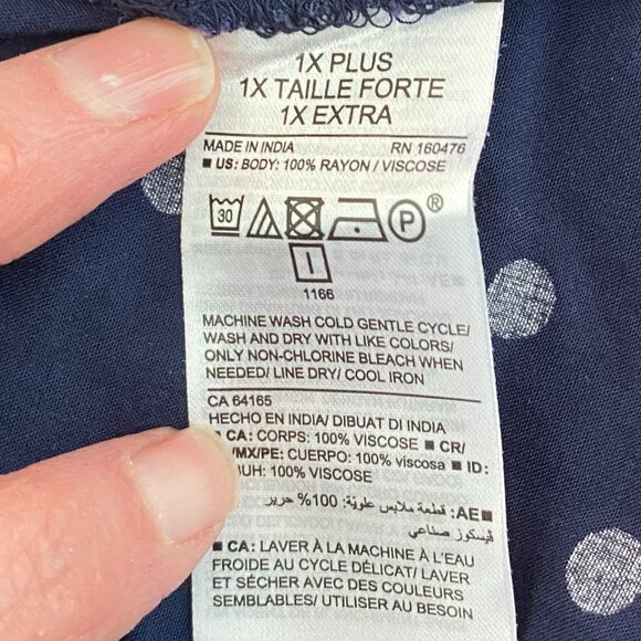 Old Navy Size 1X Cap Sleeve Button Down Blouse Navy w/ White Polka Dots EUC - Picture 5 of 6